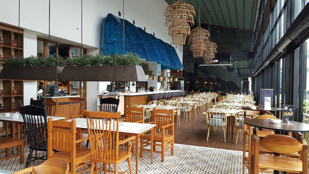 Hotel Artotel Gelora Senayan 4*