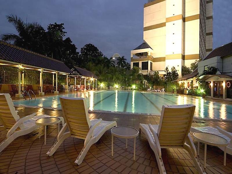 Hotel Artotel Gelora Senayan 4*